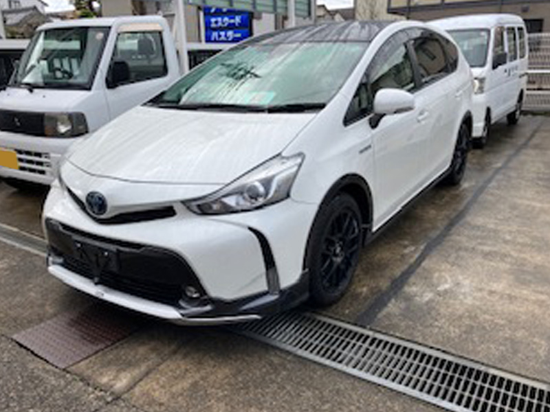 中古車販売　プリウスα