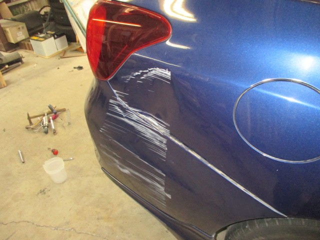 レヴォーグ鈑金