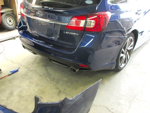 レヴォーグ鈑金