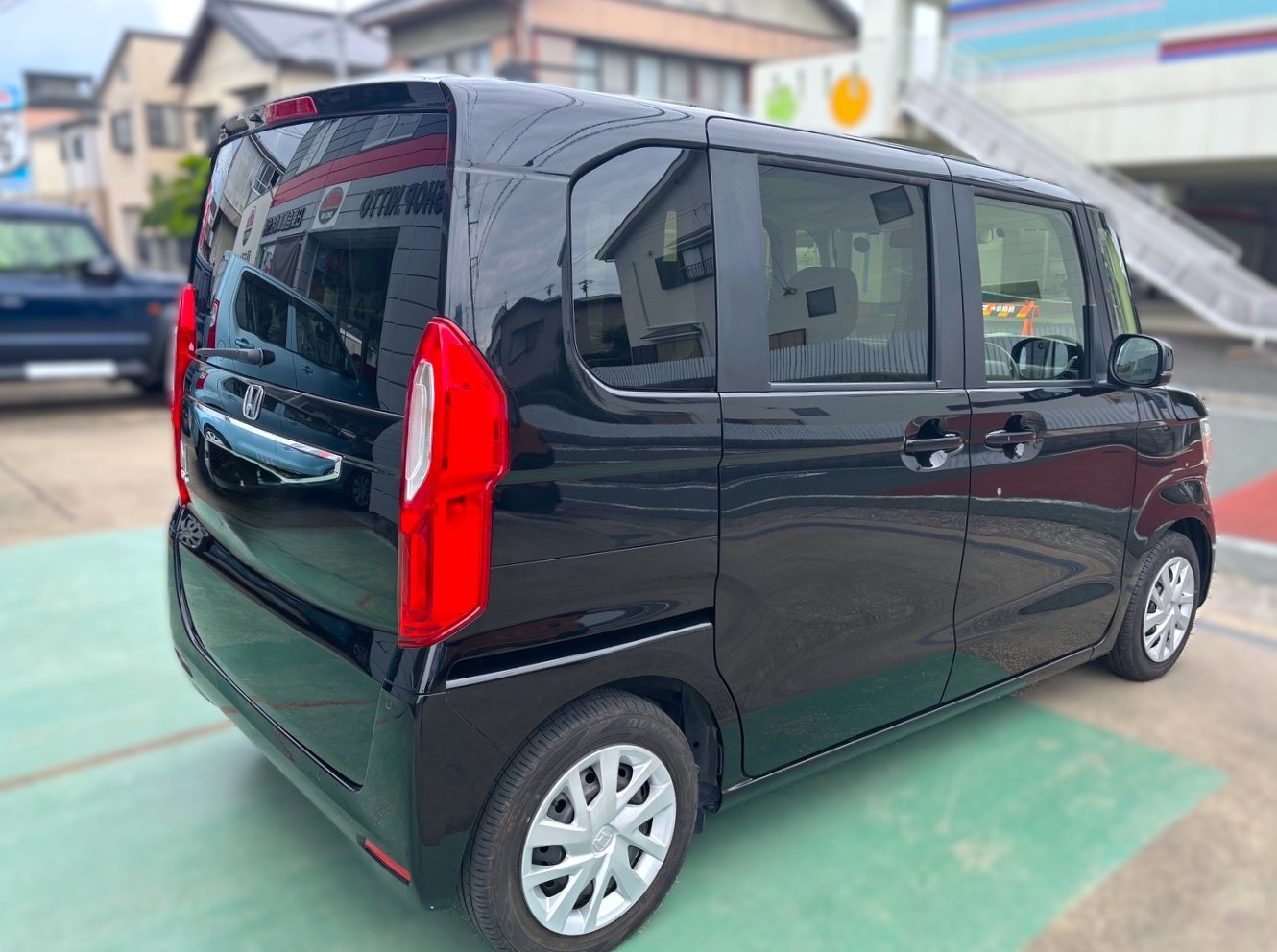 中古車販売　N BOX