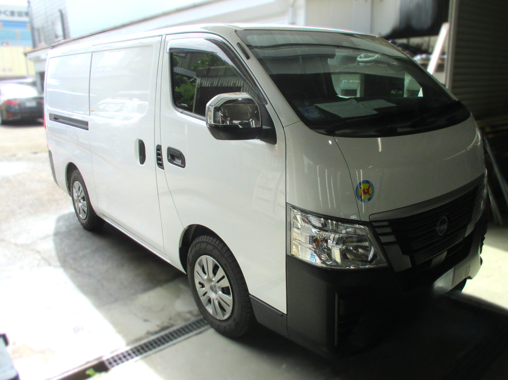 日産 キャラバン 冷凍車｜右側ドアの鈑金塗装修理